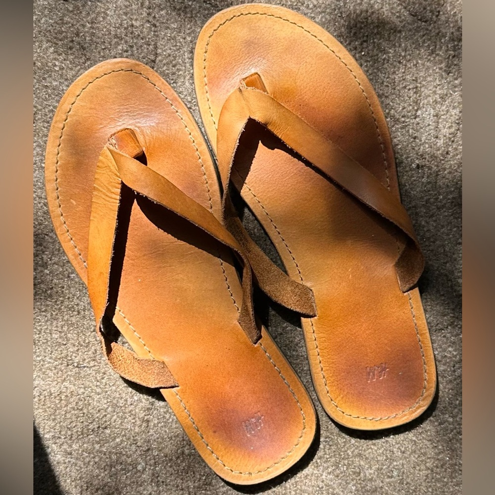 Men’s H$M Leather Tan Flip Flops Size 9